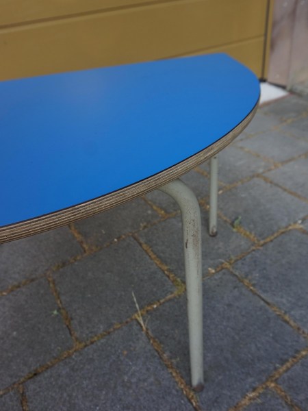 Willy van der Meeren-Vintage-Tubax-formica-halve-maan-kinder-tafeltjes-bureautjes-blauwe-ronde-horeca-tables-semi-circular-00006